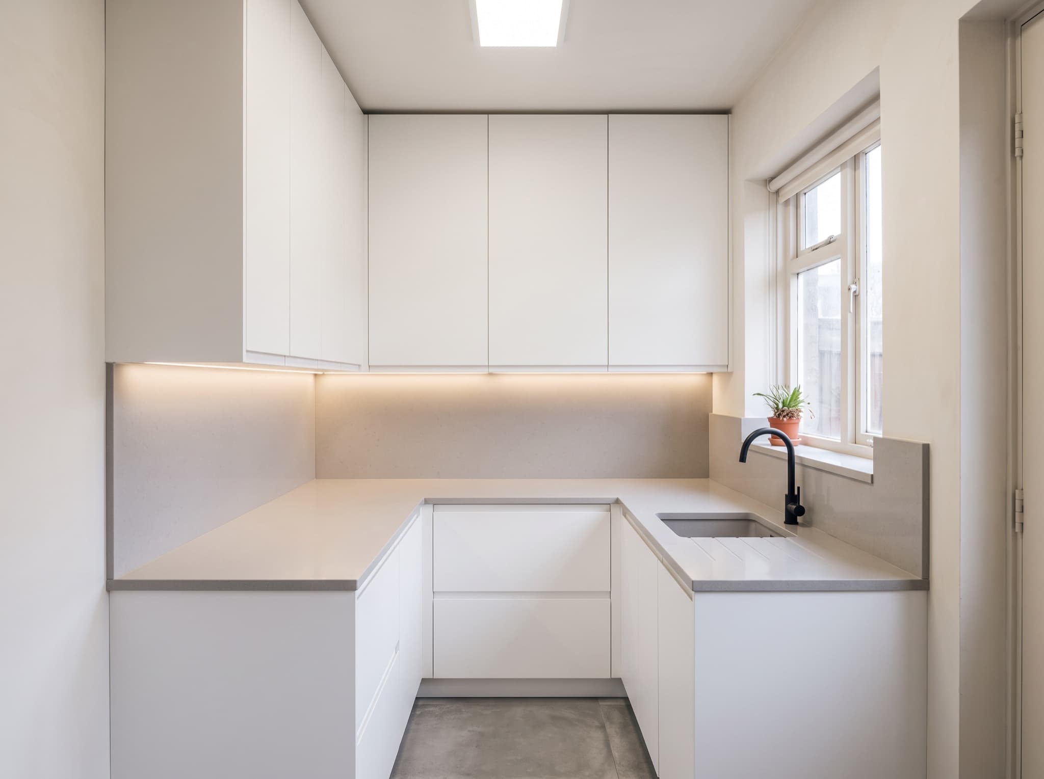 Small kitchen design AI comparison: short cabinets stretch to the ceiling with integrated handles for more storage — after, AI kitchen design result